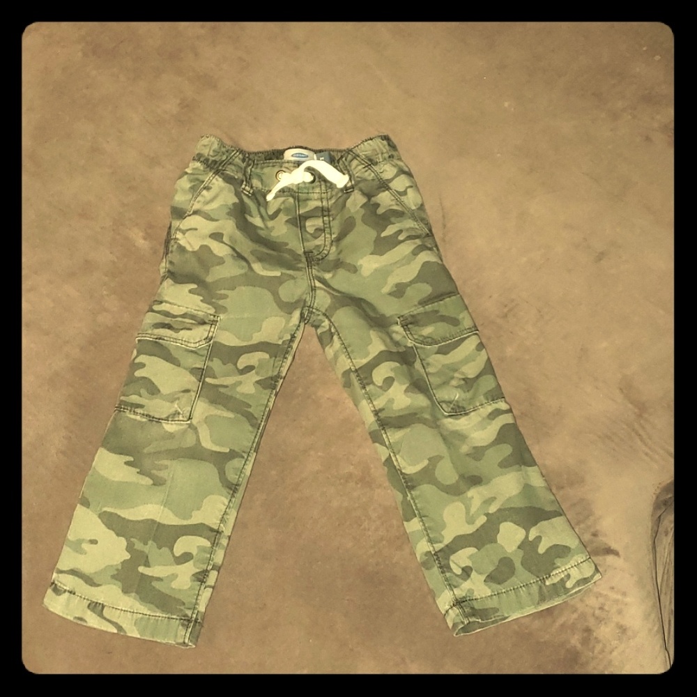 Old Navy Camo Pants 💕 2T